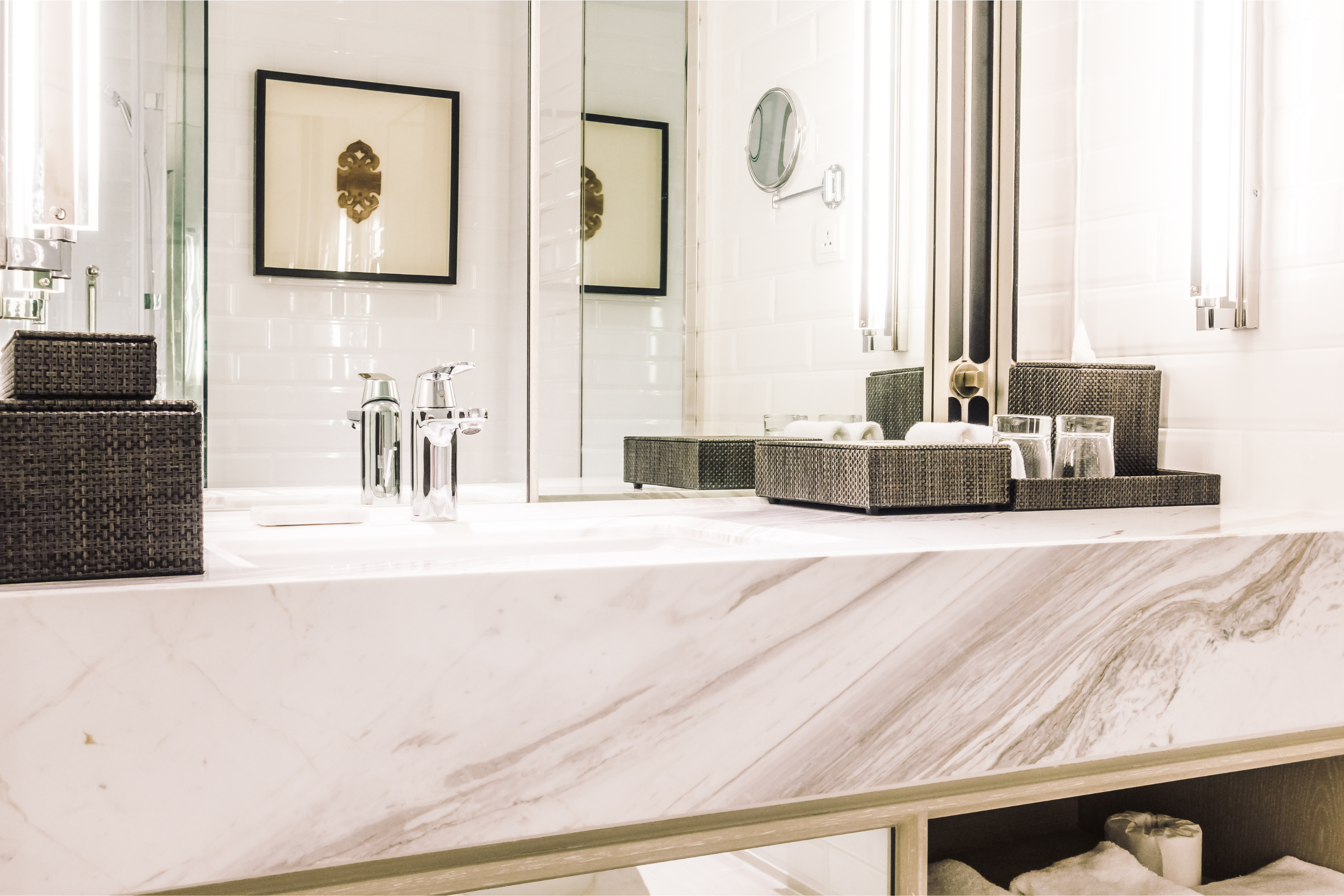 Marble Vanity Counters in Luxury Boutique Hotel Bathrooms: Elevating the Experience of Elegance