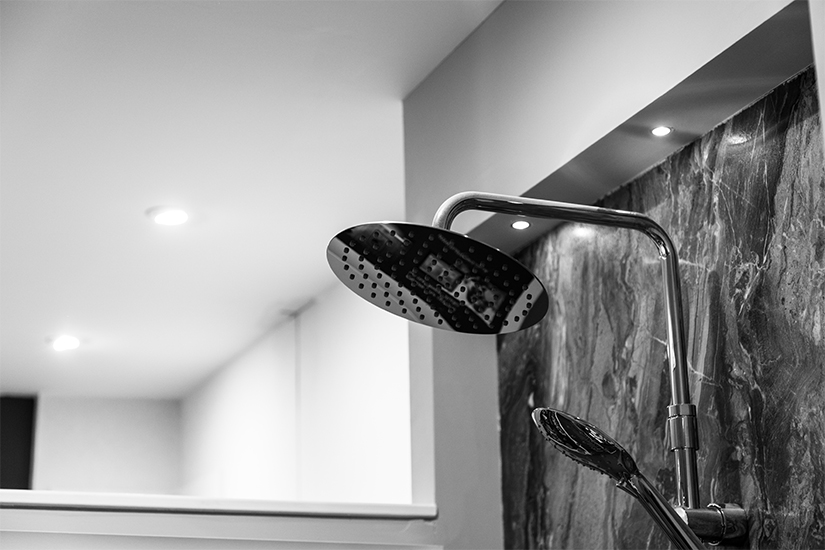 What’s New in the Shower? Full Slabs and Invisible Drains